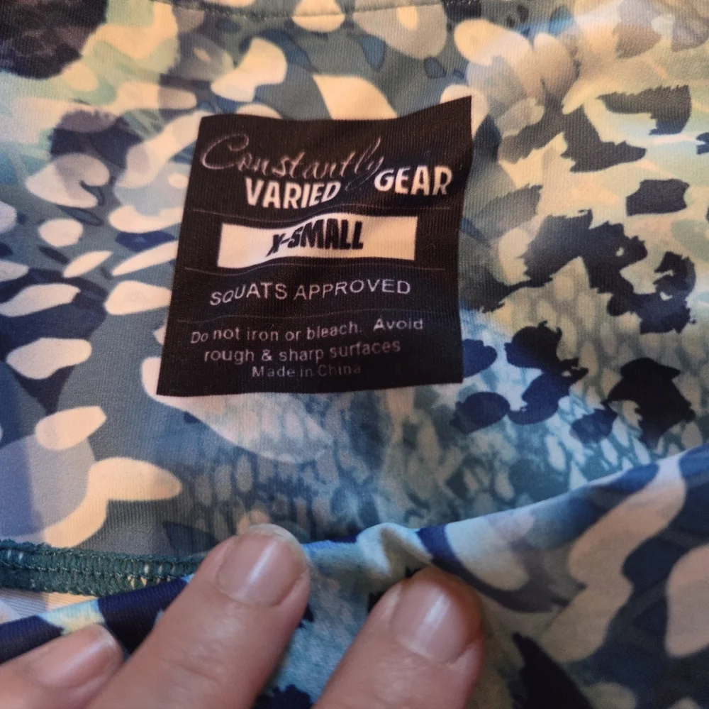 CVG Wild Capri Leggings - Picture 2 of 2